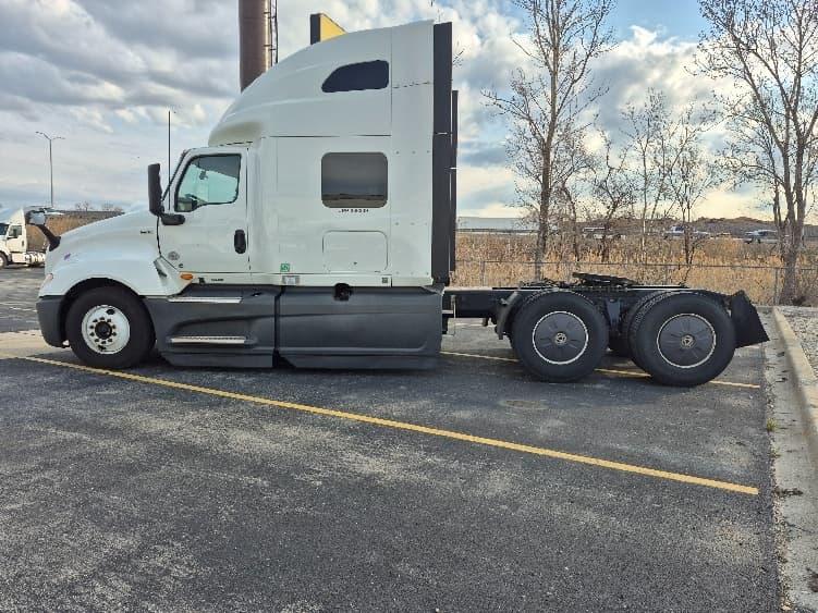 2023 International LT — photo 4