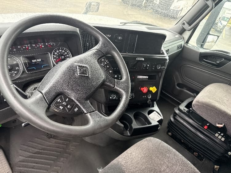 2023 International LT — photo 10