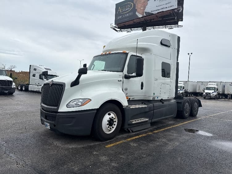 2023 International LT — photo 3
