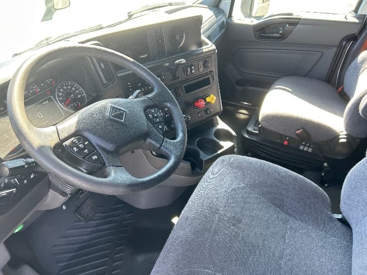 2023 International LT — photo 10