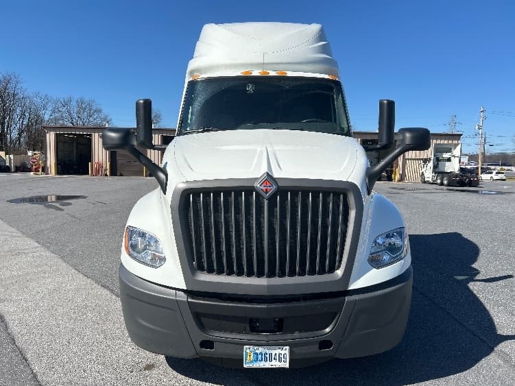 2023 International LT — photo 2