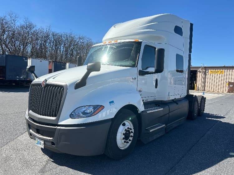 2023 International LT — photo 3