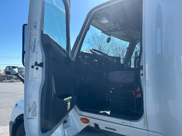 2023 International LT — photo 9