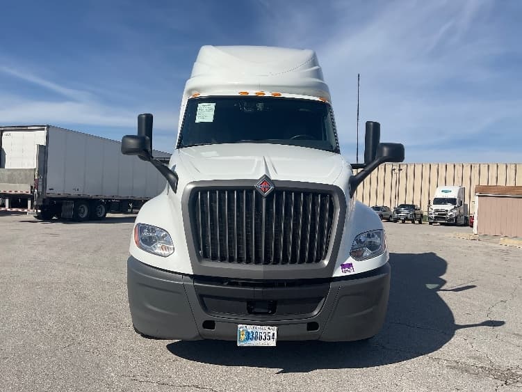 2024 International LT — photo 2