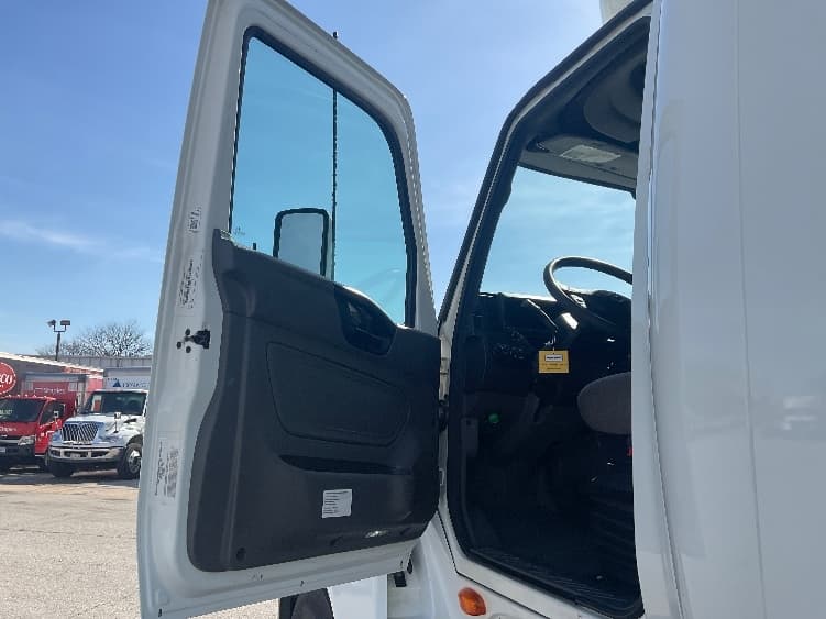 2024 International LT — photo 9