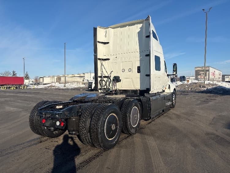 2023 International LT — photo 7