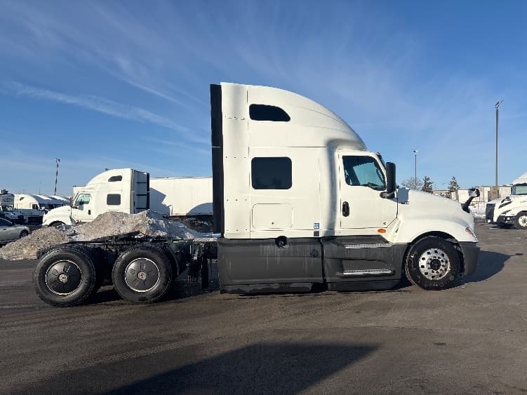2023 International LT — photo 8