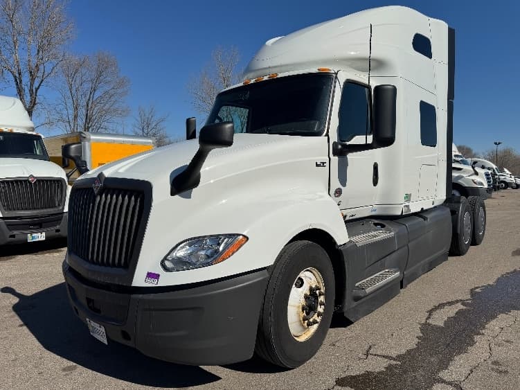 2023 International LT — photo 3