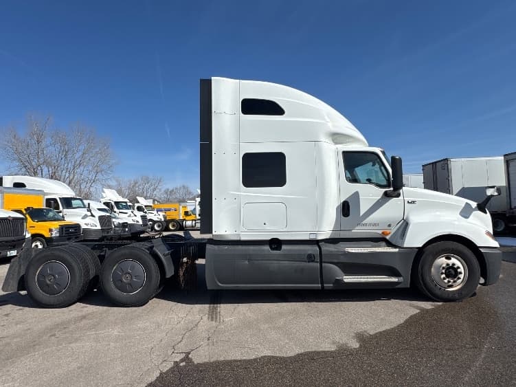 2023 International LT — photo 8