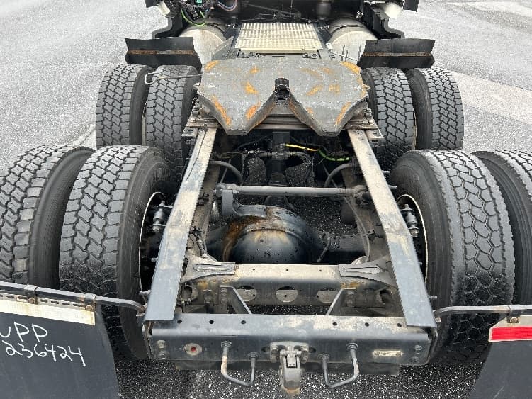 2023 International LT — photo 6