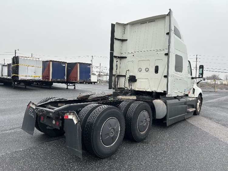 2023 International LT — photo 7