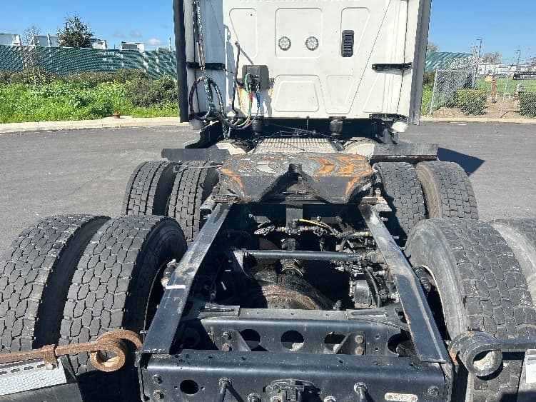 2023 International LT — photo 6