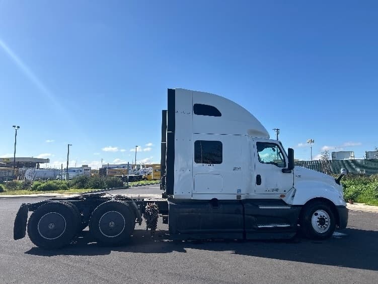 2023 International LT — photo 8