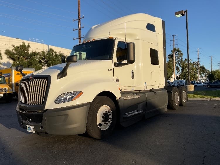 2023 International LT — photo 3