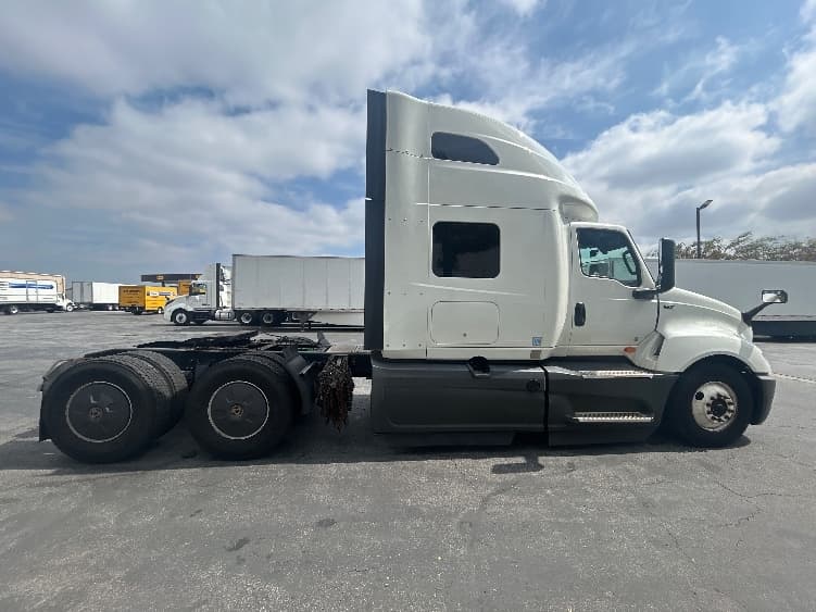 2023 International LT — photo 8