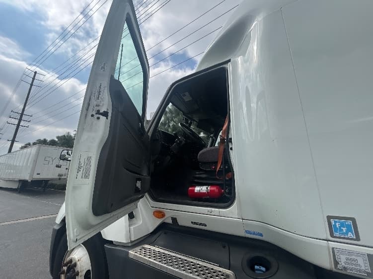 2023 International LT — photo 9