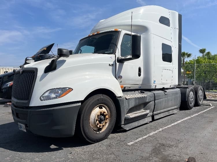 2023 International LT — photo 3