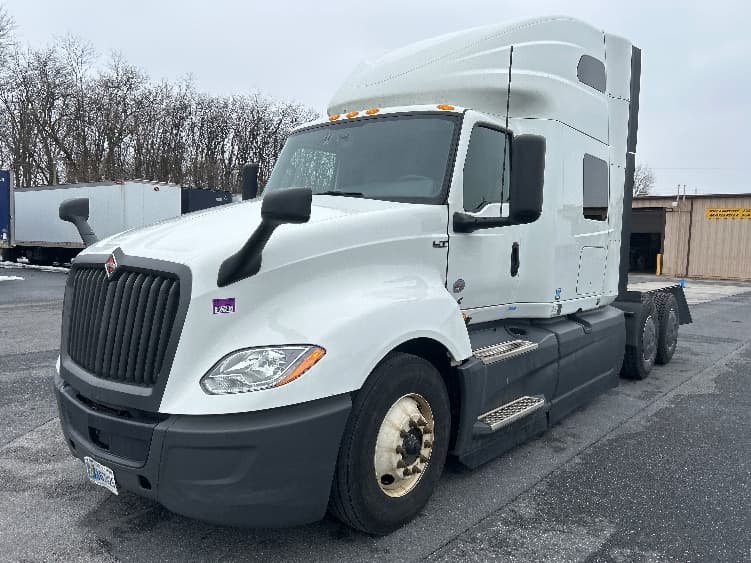 2023 International LT — photo 3