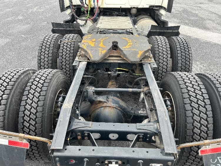 2023 International LT — photo 6