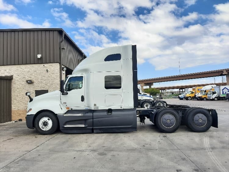 2023 International LT — photo 4