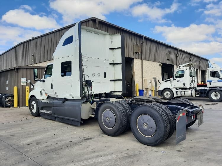 2023 International LT — photo 5