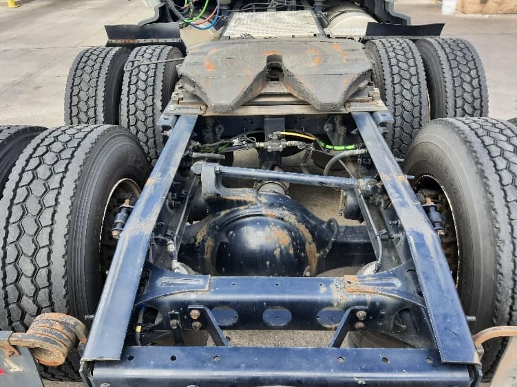 2023 International LT — photo 6