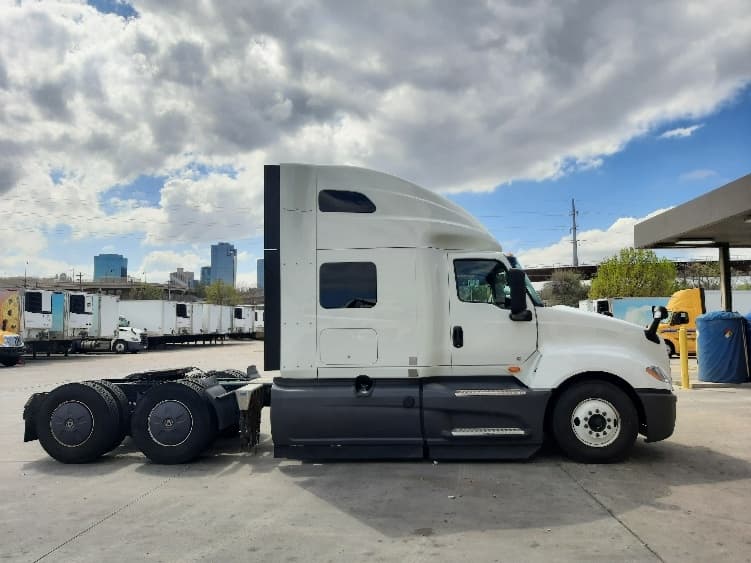 2023 International LT — photo 8