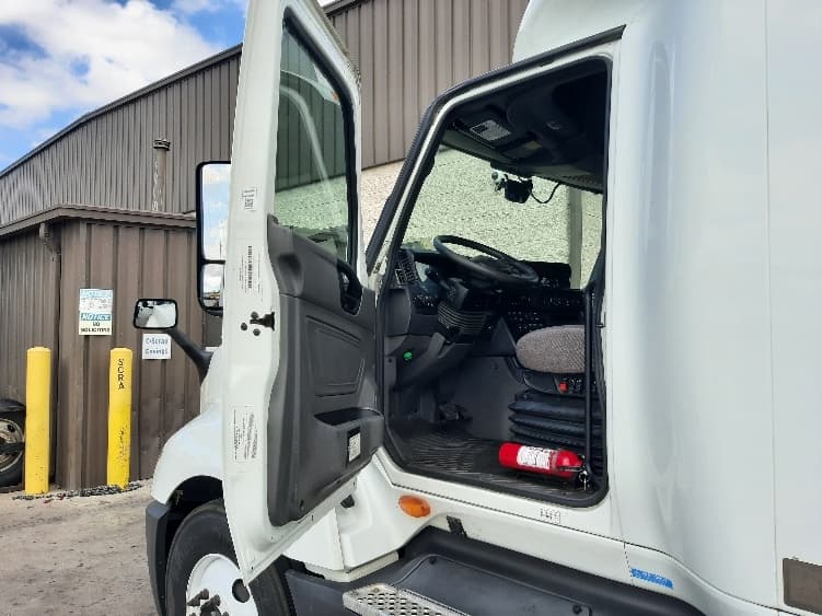 2023 International LT — photo 9