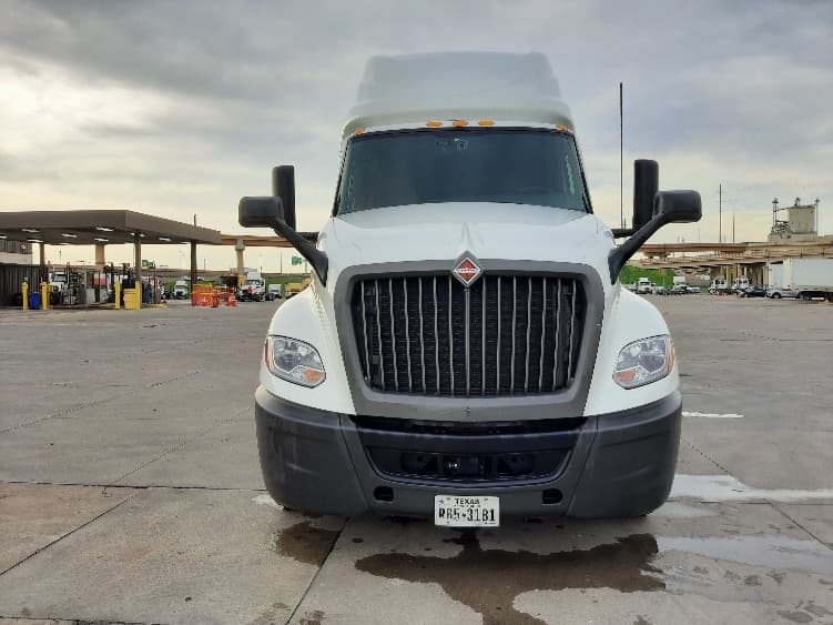 2023 International LT — photo 2