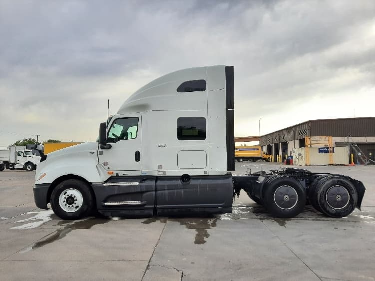 2023 International LT — photo 4