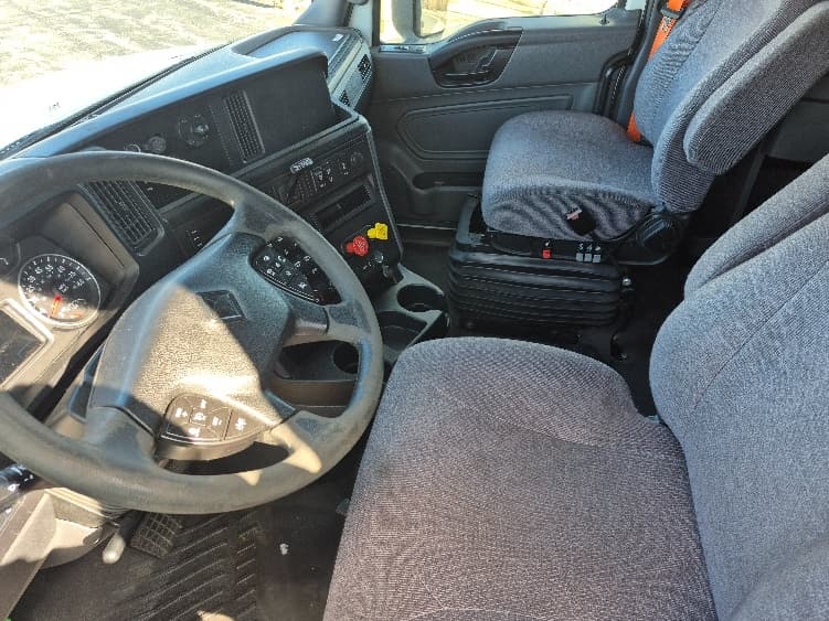 2023 International LT — photo 10