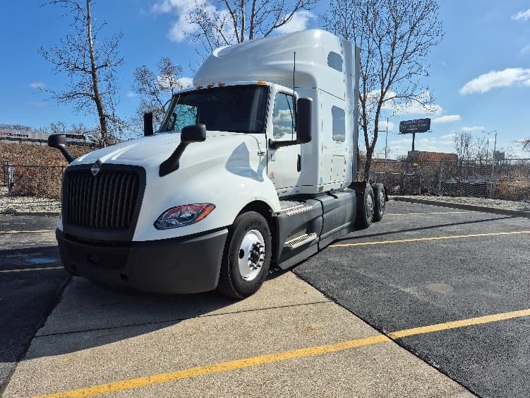 2023 International LT — photo 3