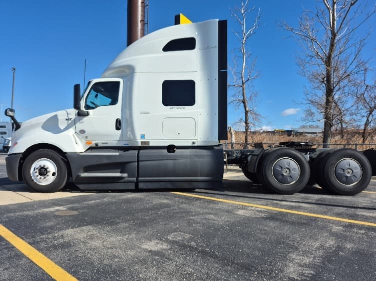 2023 International LT — photo 4