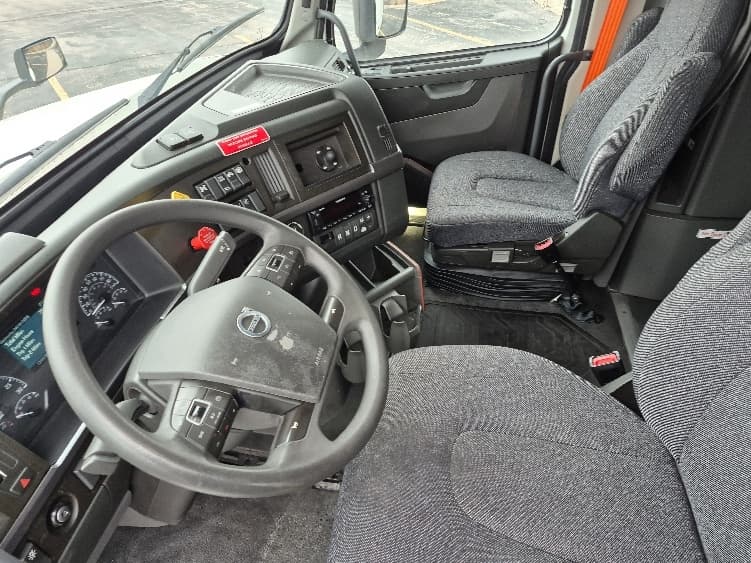 2023 Volvo VNL 760 — photo 10
