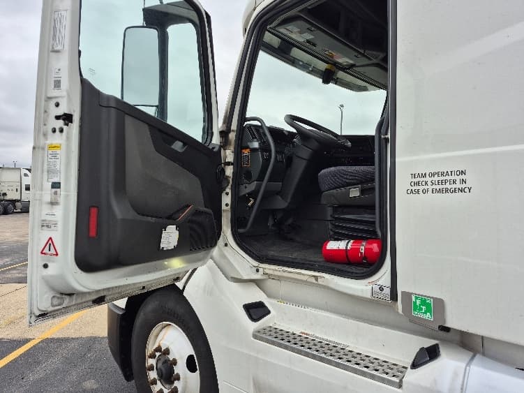 2023 Volvo VNL 760 — photo 9