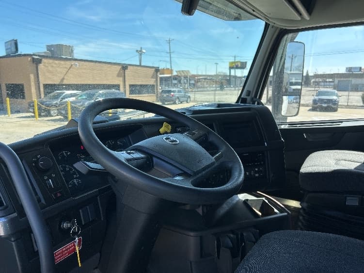 2023 Volvo VNL 760 — photo 10