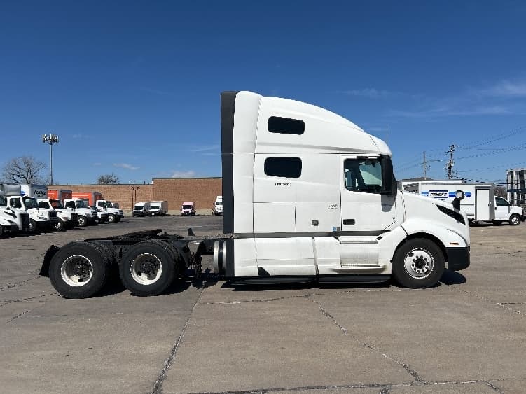 2023 Volvo VNL 760 — photo 8