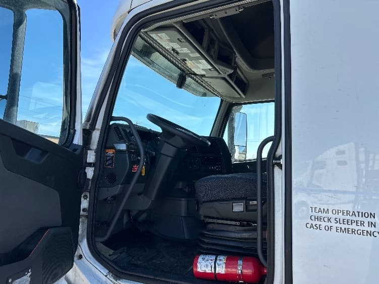 2023 Volvo VNL 760 — photo 9