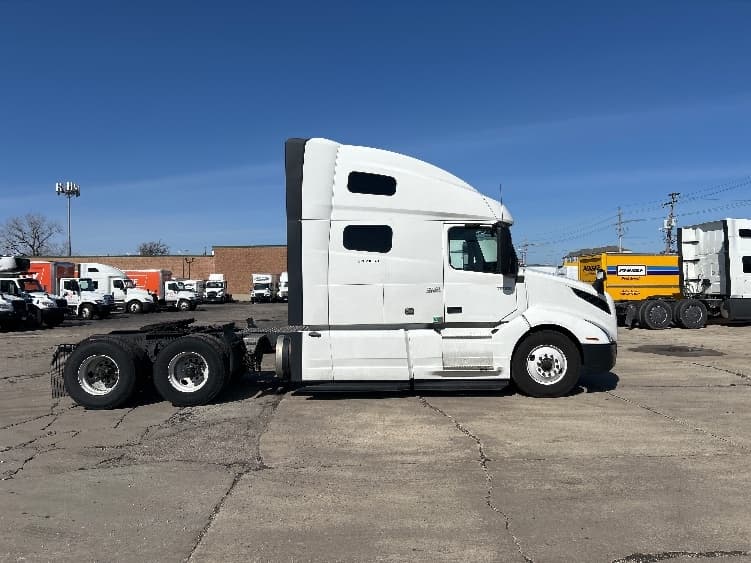 2023 Volvo VNL 760 — photo 8