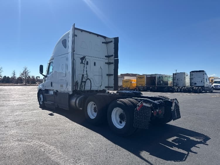 2023 Freightliner Cascadia — photo 5