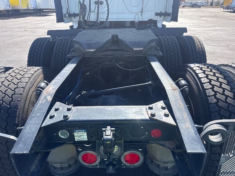 2023 Freightliner Cascadia — photo 6