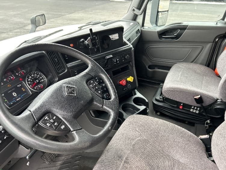2023 International LT — photo 10