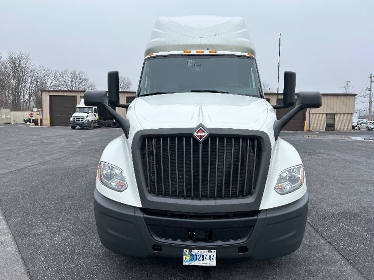 2023 International LT — photo 2