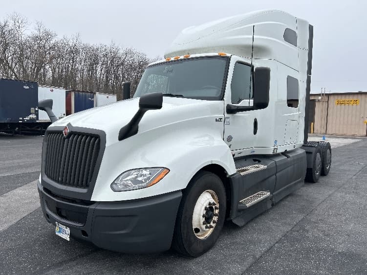 2023 International LT — photo 3