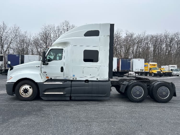 2023 International LT — photo 4