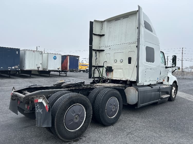 2023 International LT — photo 7