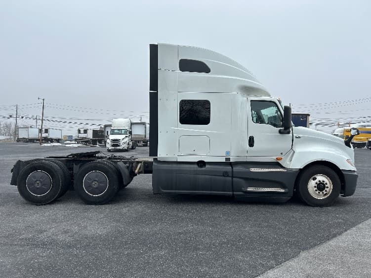 2023 International LT — photo 8
