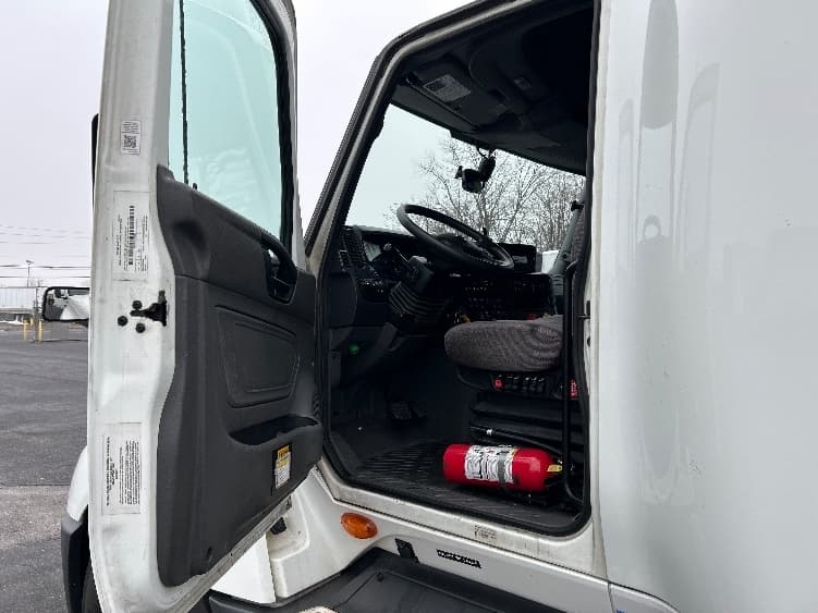 2023 International LT — photo 9