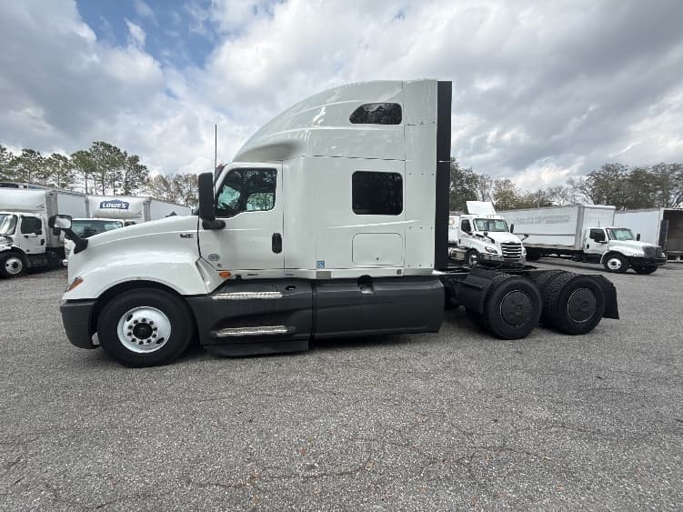 2023 International LT — photo 4