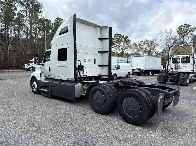 2023 International LT — photo 5